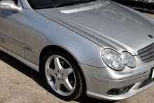 Mercedes-Benz CLK 320 Elegance Factory AMG Styling + AMG Wheels + Sunroof + Very Rare - Thumb 27