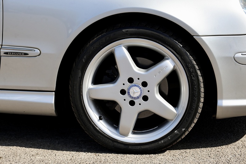 Mercedes-Benz CLK 320 Elegance Factory AMG Styling + AMG Wheels + Sunroof + Very Rare Image 37