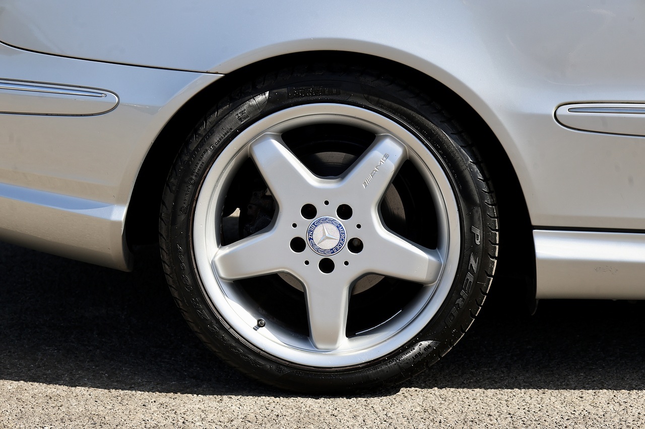 Mercedes-Benz CLK 320 Elegance Factory AMG Styling + AMG Wheels + Sunroof + Very Rare - Large 39