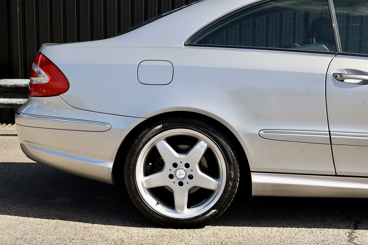 Mercedes-Benz CLK 320 Elegance Factory AMG Styling + AMG Wheels + Sunroof + Very Rare - Large 25
