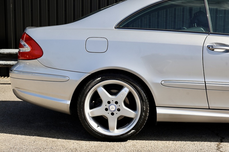 Mercedes-Benz CLK 320 Elegance Factory AMG Styling + AMG Wheels + Sunroof + Very Rare Image 25
