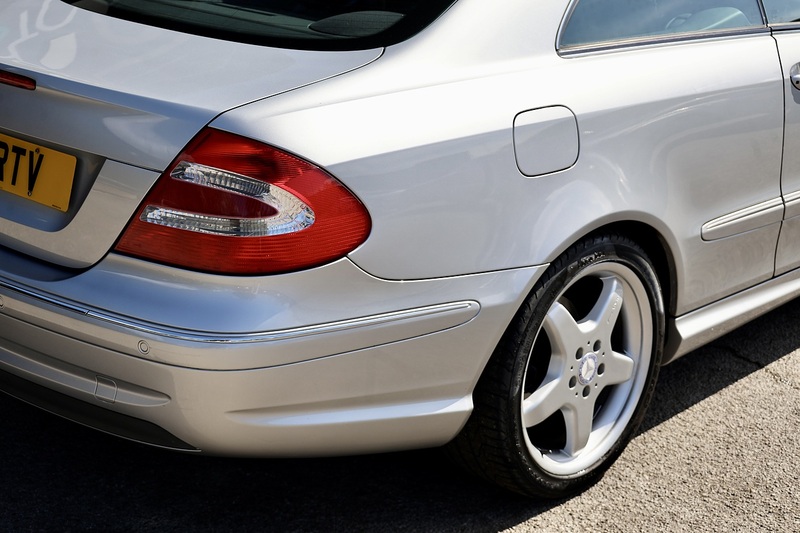 Mercedes-Benz CLK 320 Elegance Factory AMG Styling + AMG Wheels + Sunroof + Very Rare Image 24