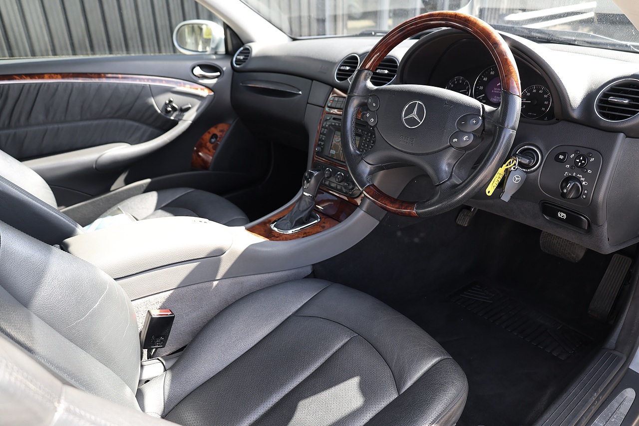 Mercedes-Benz CLK 320 Elegance Factory AMG Styling + AMG Wheels + Sunroof + Very Rare - Large 7