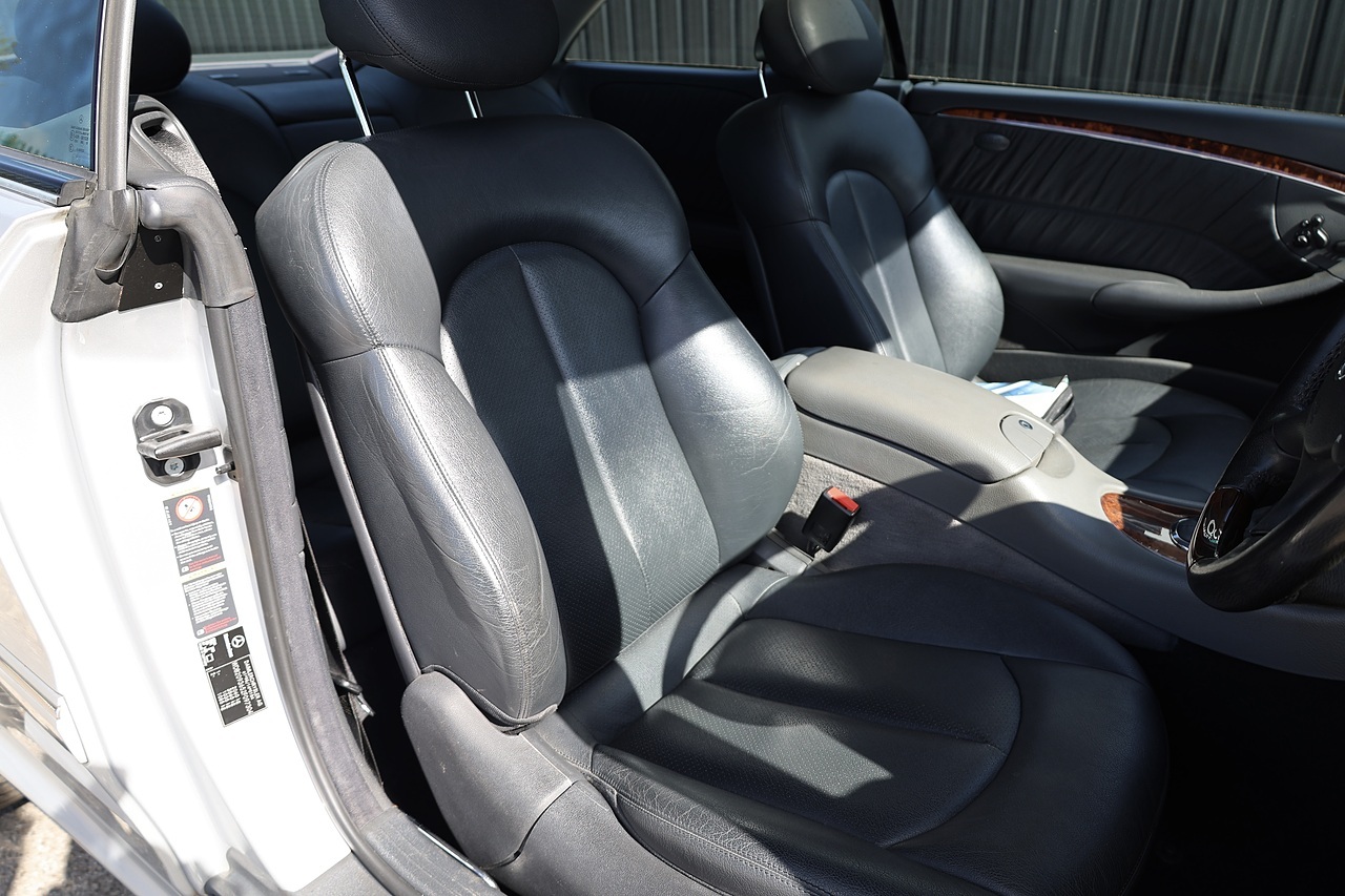 Mercedes-Benz CLK 320 Elegance Factory AMG Styling + AMG Wheels + Sunroof + Very Rare - Large 12