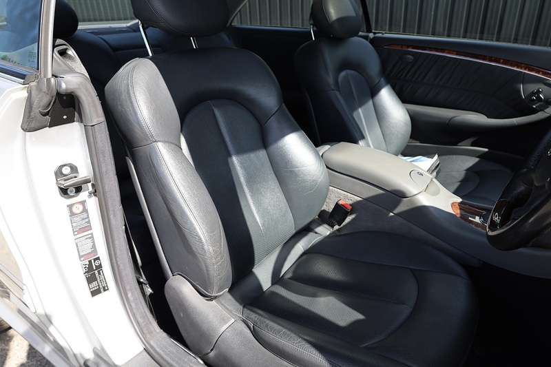 Mercedes-Benz CLK 320 Elegance Factory AMG Styling + AMG Wheels + Sunroof + Very Rare Image 12