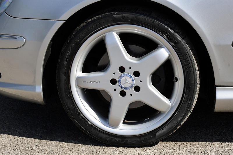 Mercedes-Benz CLK 320 Elegance Factory AMG Styling + AMG Wheels + Sunroof + Very Rare Image 38