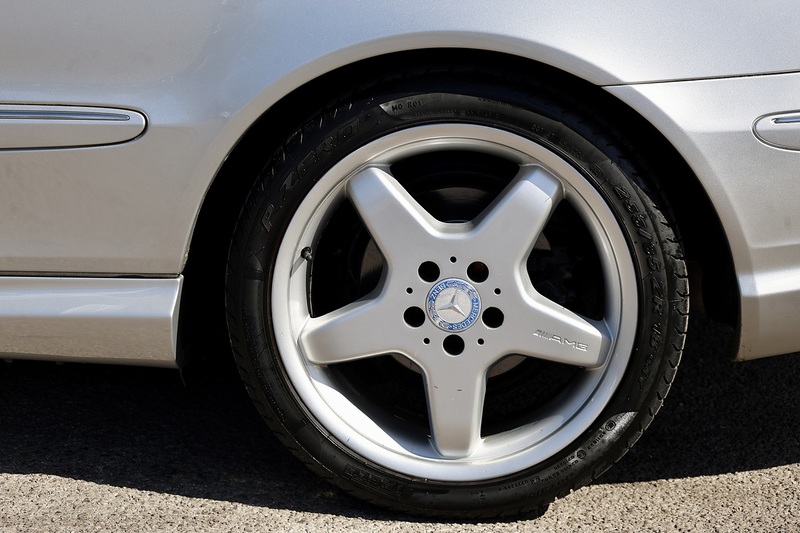 Mercedes-Benz CLK 320 Elegance Factory AMG Styling + AMG Wheels + Sunroof + Very Rare Image 40