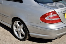 Mercedes-Benz CLK 320 Elegance Factory AMG Styling + AMG Wheels + Sunroof + Very Rare - Thumb 36