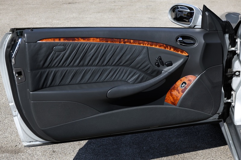 Mercedes-Benz CLK 320 Elegance Factory AMG Styling + AMG Wheels + Sunroof + Very Rare Image 22