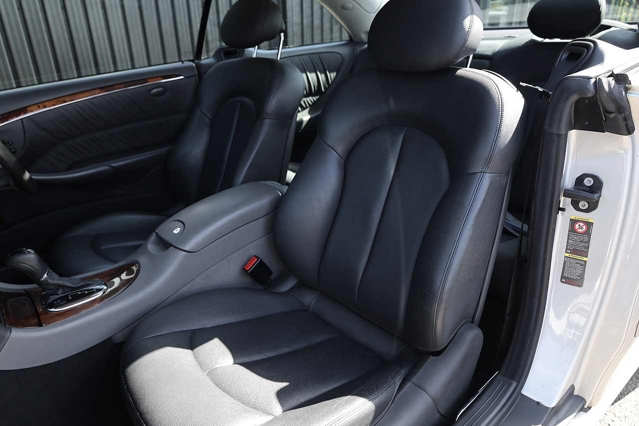 Mercedes-Benz CLK 320 Elegance Factory AMG Styling + AMG Wheels + Sunroof + Very Rare - Large 21