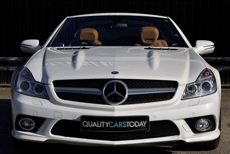 Mercedes-Benz SL 350 AMG Sport Pack AMG Sports Pack + Pano Roof + Air Scarf Image 3