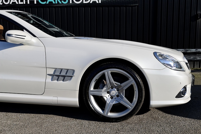 Mercedes-Benz SL 350 AMG Sport Pack AMG Sports Pack + Pano Roof + Air Scarf Image 17