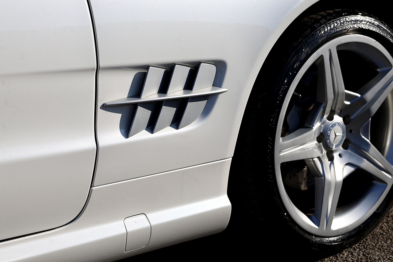 Mercedes-Benz SL 350 AMG Sport Pack AMG Sports Pack + Pano Roof + Air Scarf - Large 19