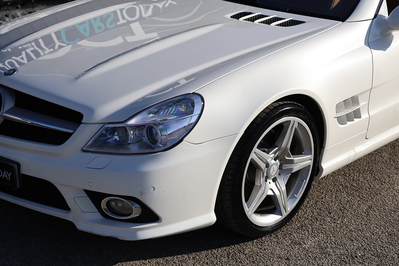 Mercedes-Benz SL 350 AMG Sport Pack AMG Sports Pack + Pano Roof + Air Scarf - Large 28