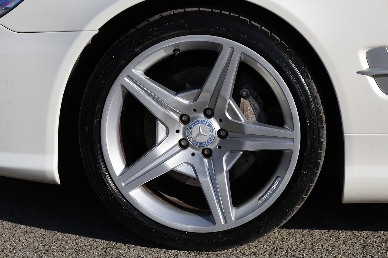 Mercedes-Benz SL 350 AMG Sport Pack AMG Sports Pack + Pano Roof + Air Scarf - Large 33