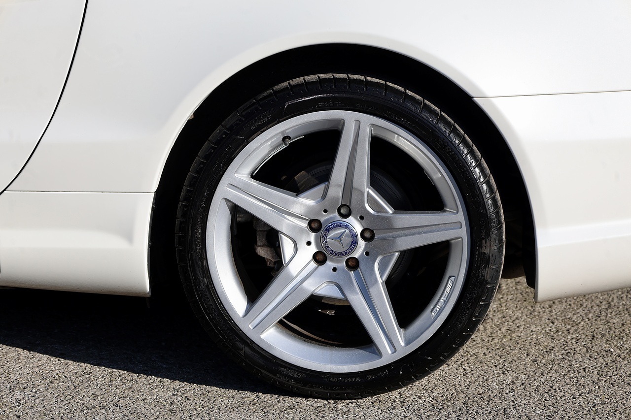 Mercedes-Benz SL 350 AMG Sport Pack AMG Sports Pack + Pano Roof + Air Scarf - Large 32