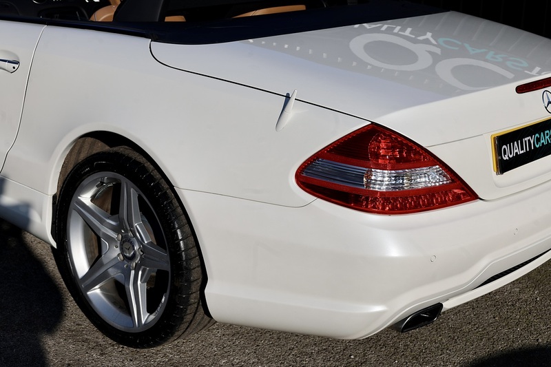 Mercedes-Benz SL 350 AMG Sport Pack AMG Sports Pack + Pano Roof + Air Scarf Image 31