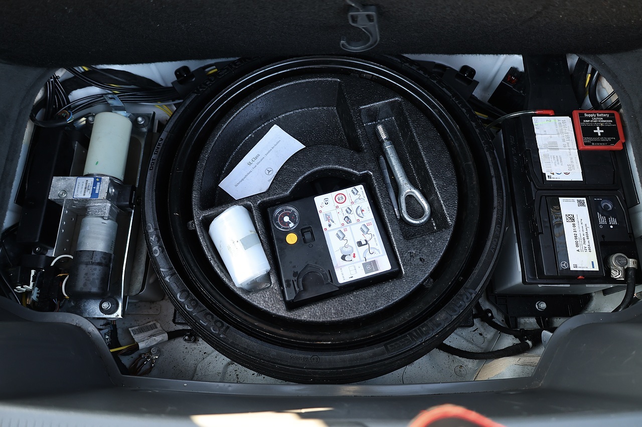 Mercedes-Benz SL 350 AMG Sport Pack AMG Sports Pack + Pano Roof + Air Scarf - Large 45