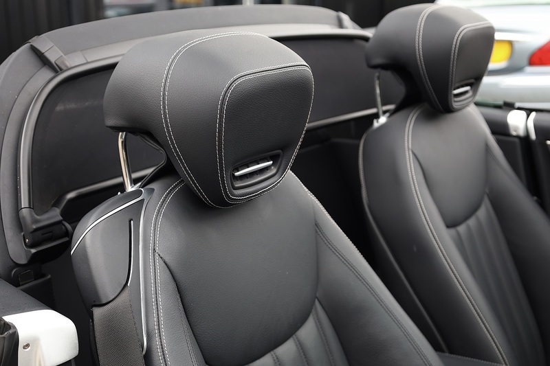 Mercedes-Benz SL 350 Sport Pack + Panoramic Roof + Air Scarf Image 10