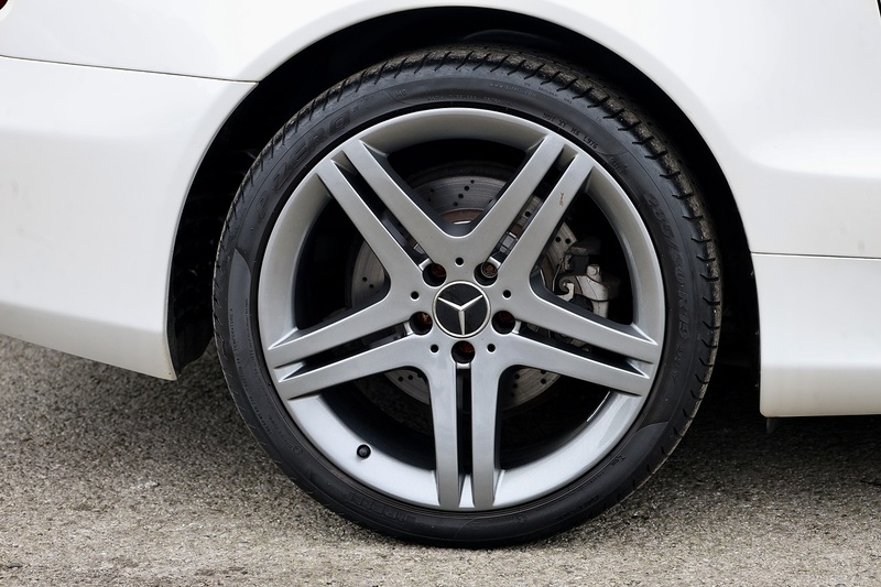 Mercedes-Benz SL 350 Sport Pack + Panoramic Roof + Air Scarf Image 40