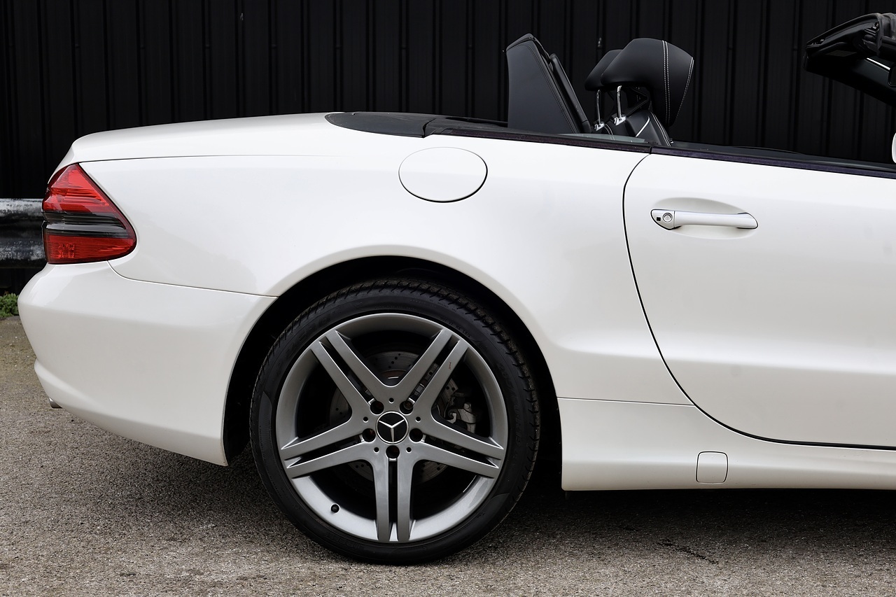 Mercedes-Benz SL 350 Sport Pack + Panoramic Roof + Air Scarf - Large 18