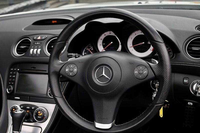 Mercedes-Benz SL 350 Sport Pack + Panoramic Roof + Air Scarf Image 22