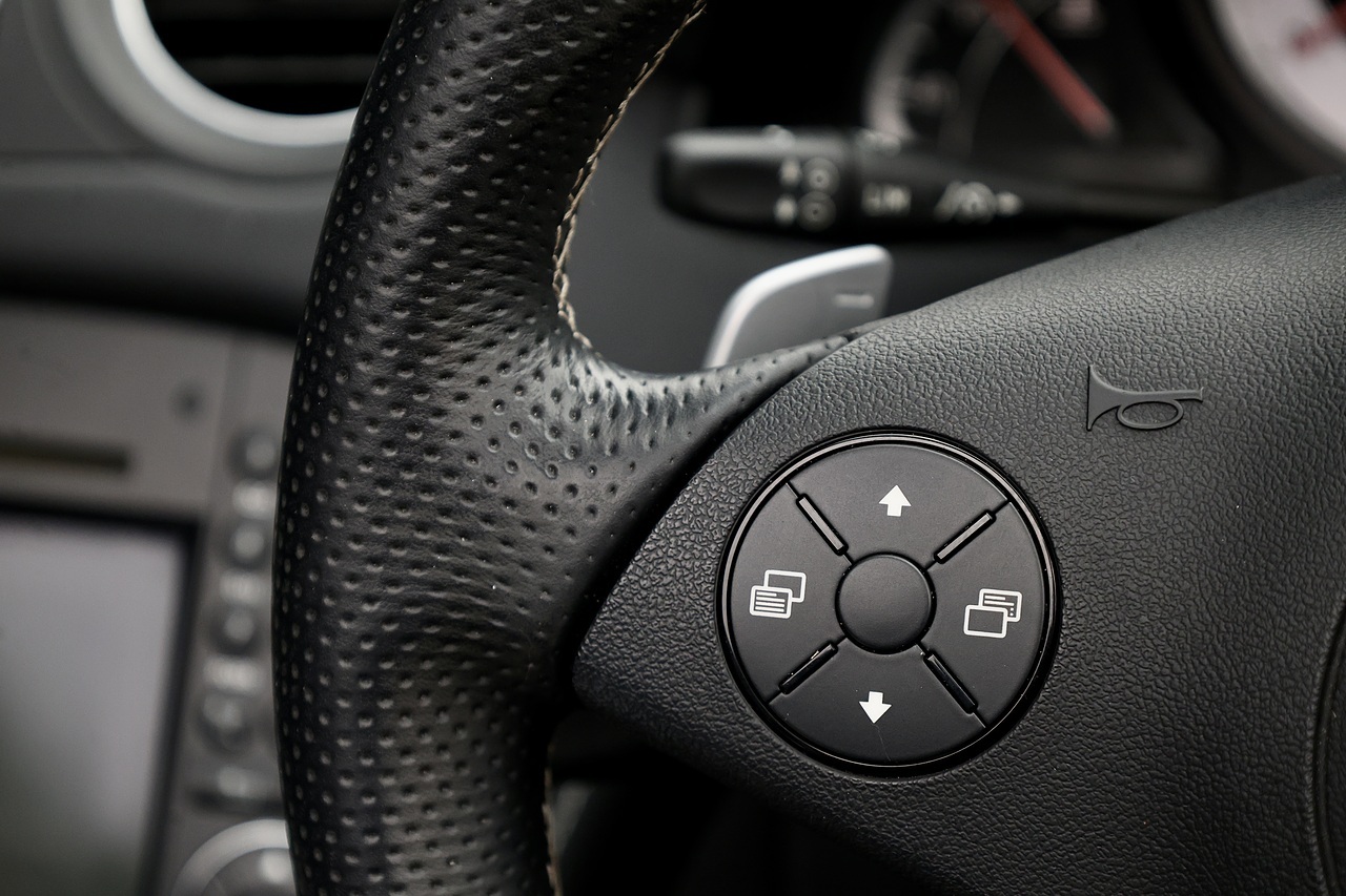 Mercedes-Benz SL 350 Sport Pack + Panoramic Roof + Air Scarf - Large 24