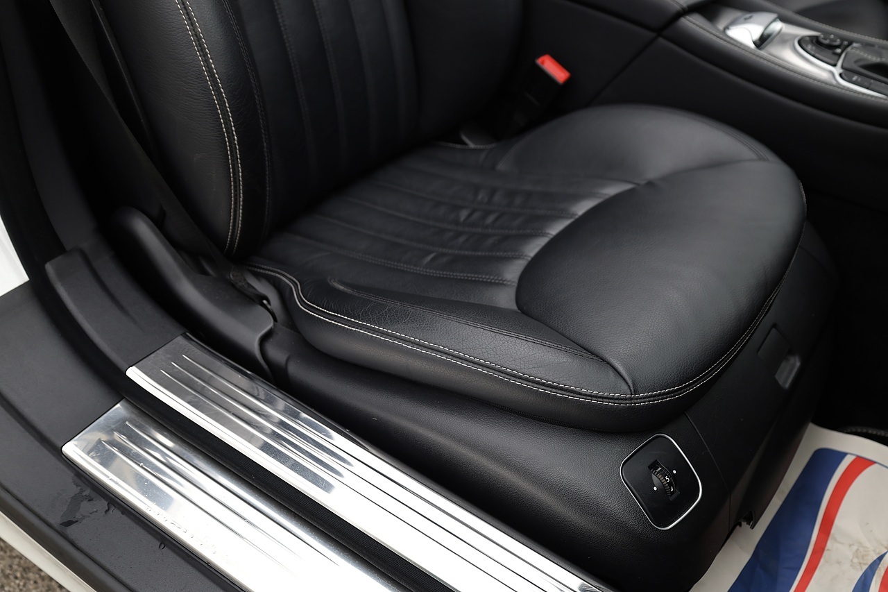 Mercedes-Benz SL 350 Sport Pack + Panoramic Roof + Air Scarf - Large 25