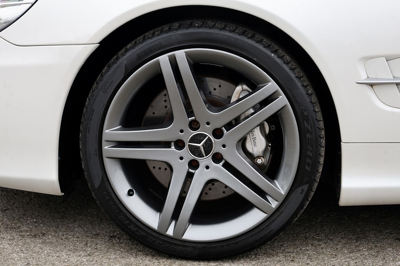 Mercedes-Benz SL 350 Sport Pack + Panoramic Roof + Air Scarf Image 42