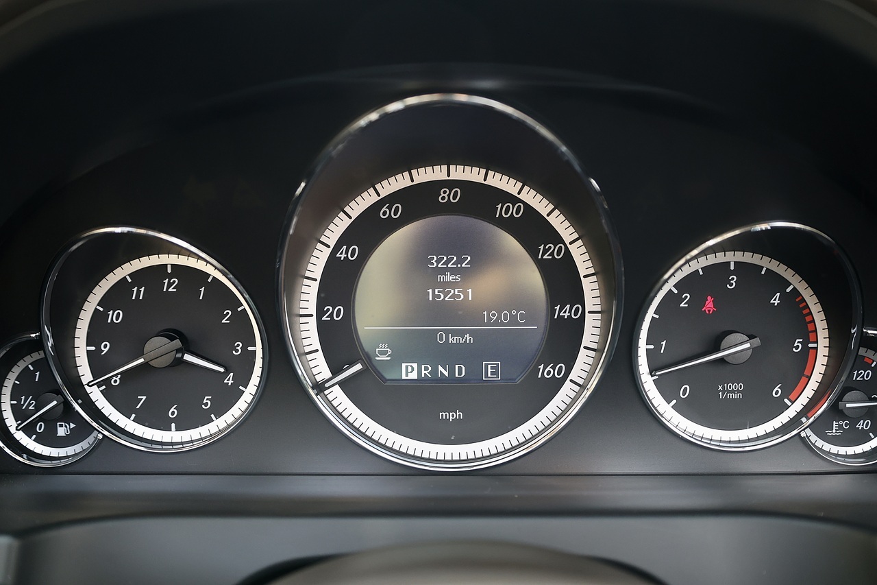 Mercedes-Benz E350 CDI SE Convertible 1 Lady Owner + 15 Mercedes Main Dealer Services + Outstanding* - Large 37