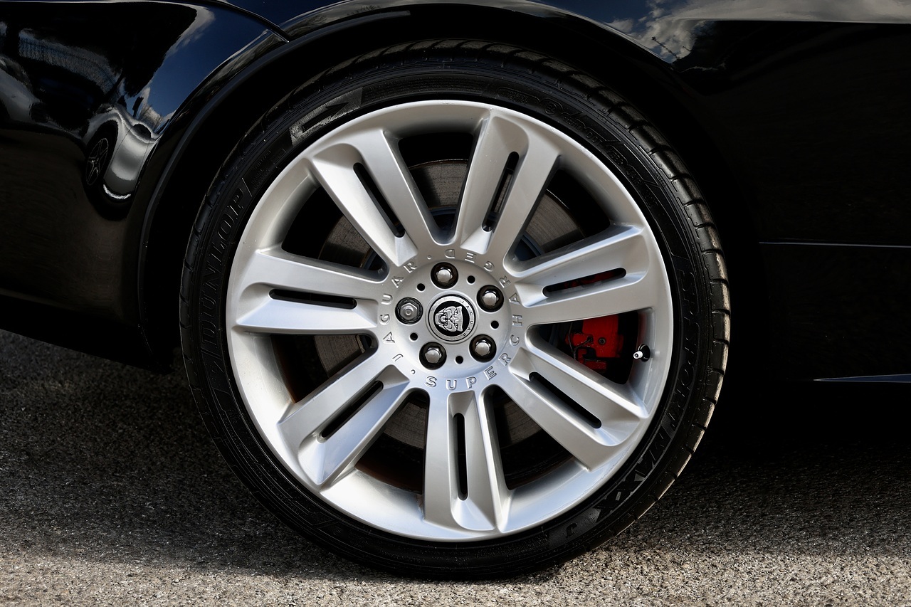 Jaguar XKR Ultimate Black + Ivory Soft Grain + High Spec - Large 30