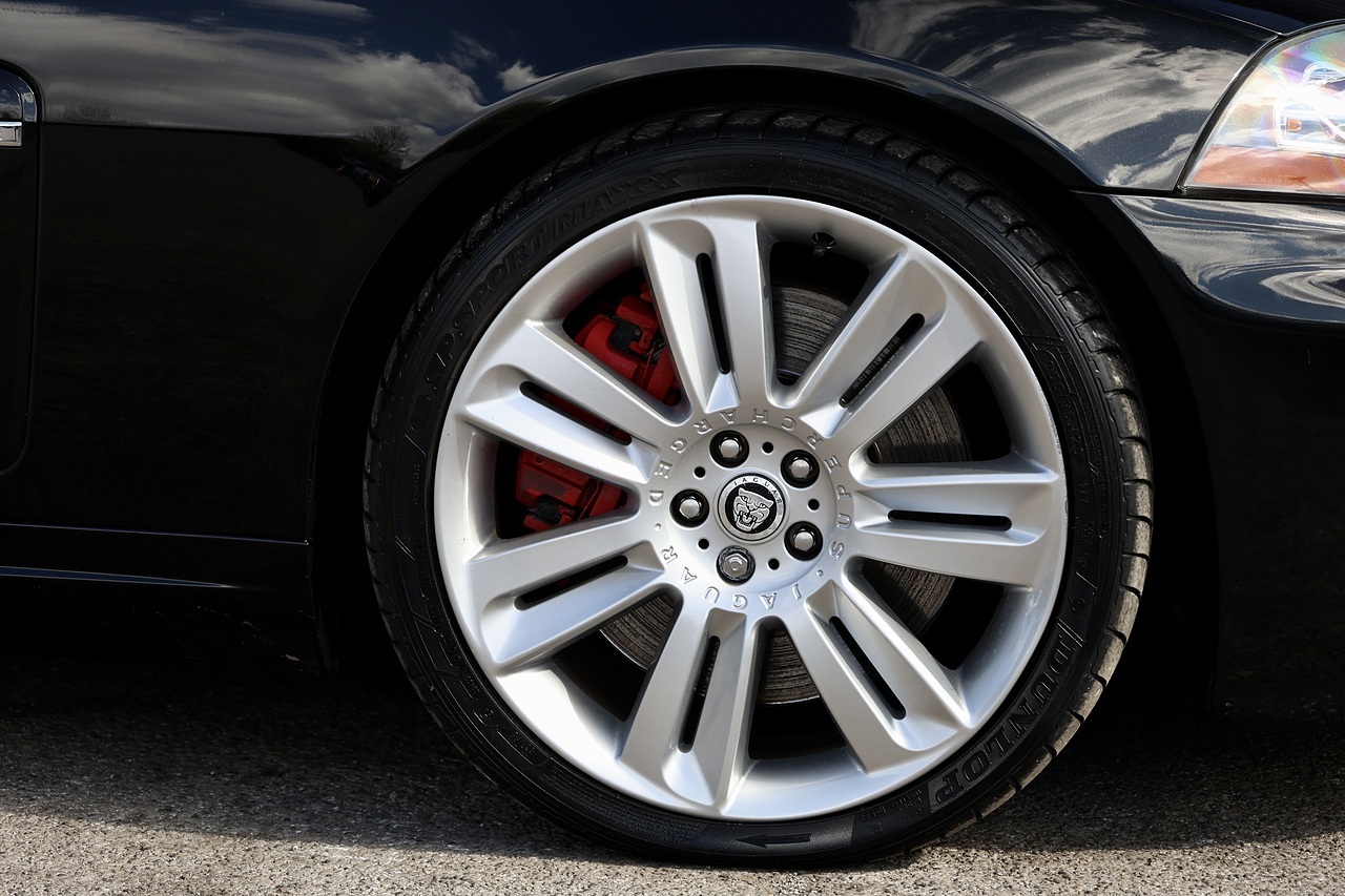 Jaguar XKR Ultimate Black + Ivory Soft Grain + High Spec - Large 29