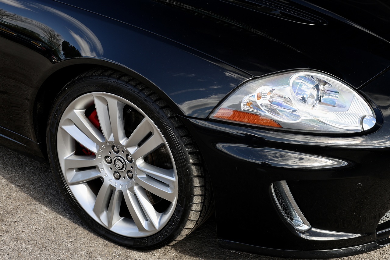 Jaguar XKR Ultimate Black + Ivory Soft Grain + High Spec - Large 15