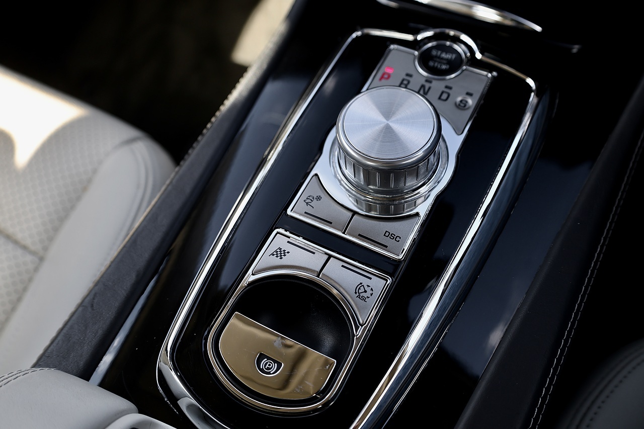 Jaguar XKR Ultimate Black + Ivory Soft Grain + High Spec - Large 19