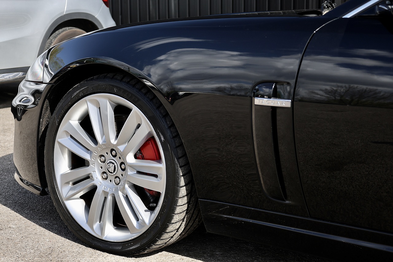 Jaguar XKR Ultimate Black + Ivory Soft Grain + High Spec - Large 28