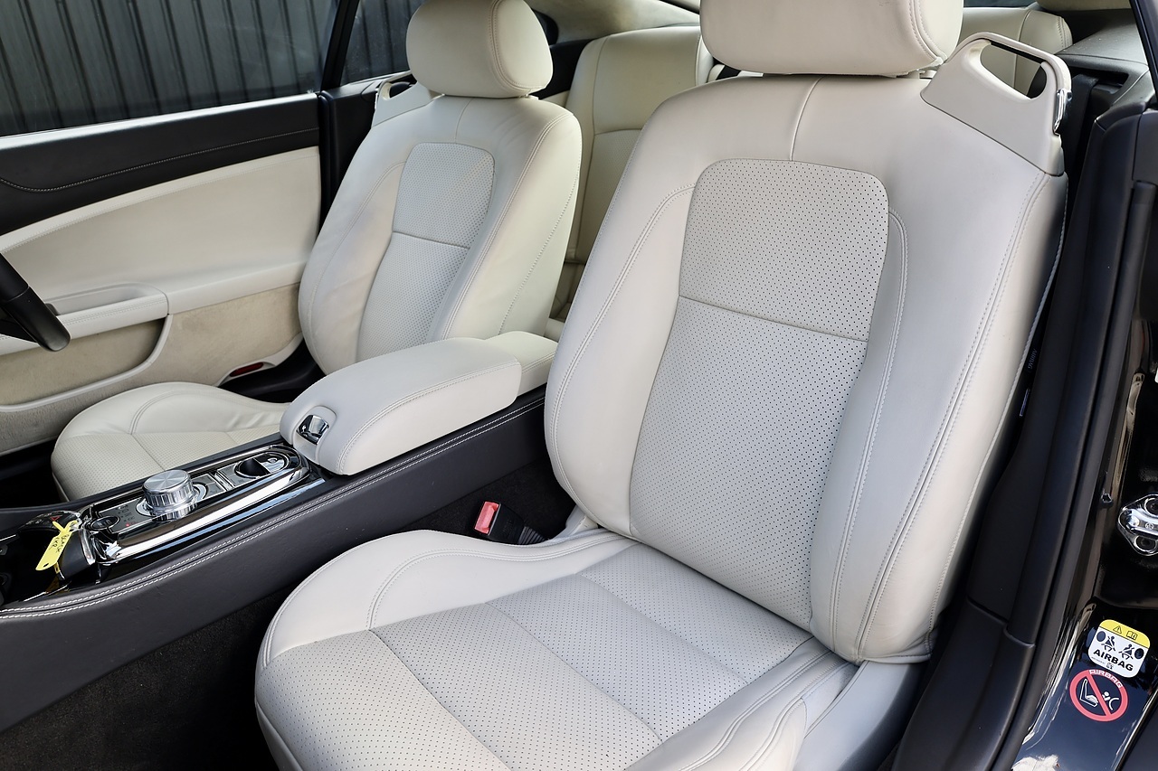 Jaguar XKR Ultimate Black + Ivory Soft Grain + High Spec - Large 6