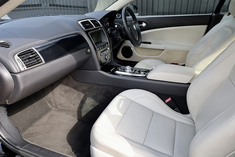 Ultimate Black + Ivory Soft Grain + High Spec