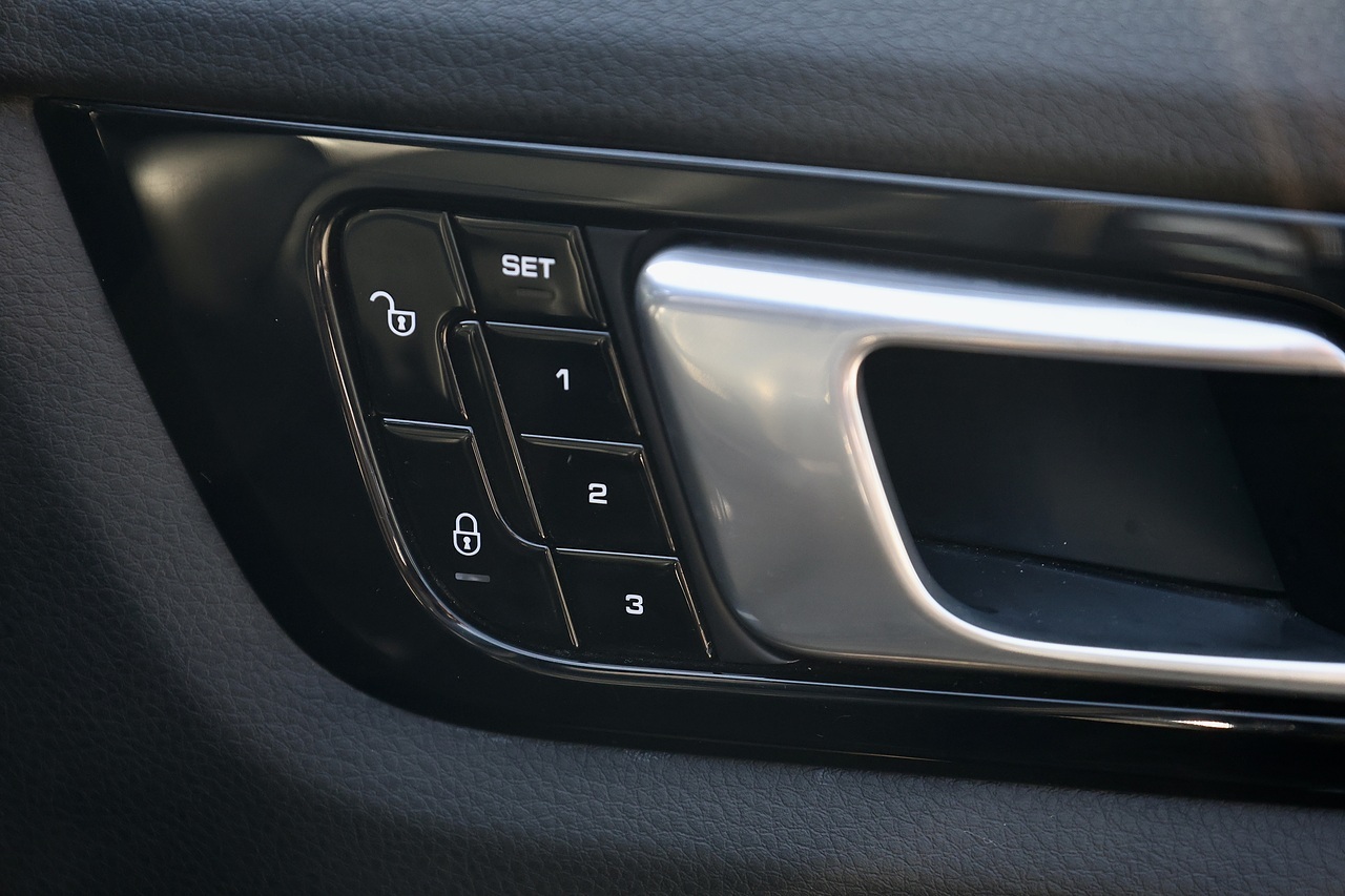 Porsche Cayenne S Pano Roof + 14 Way Comfort Heated Seats + PASM + BOSE - Large 15