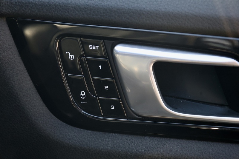 Porsche Cayenne S Pano Roof + 14 Way Comfort Heated Seats + PASM + BOSE Image 15