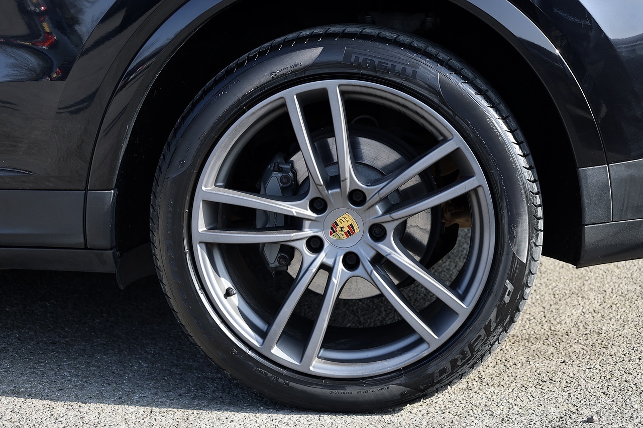 Porsche Cayenne S Pano Roof + 14 Way Comfort Heated Seats + PASM + BOSE - Large 25