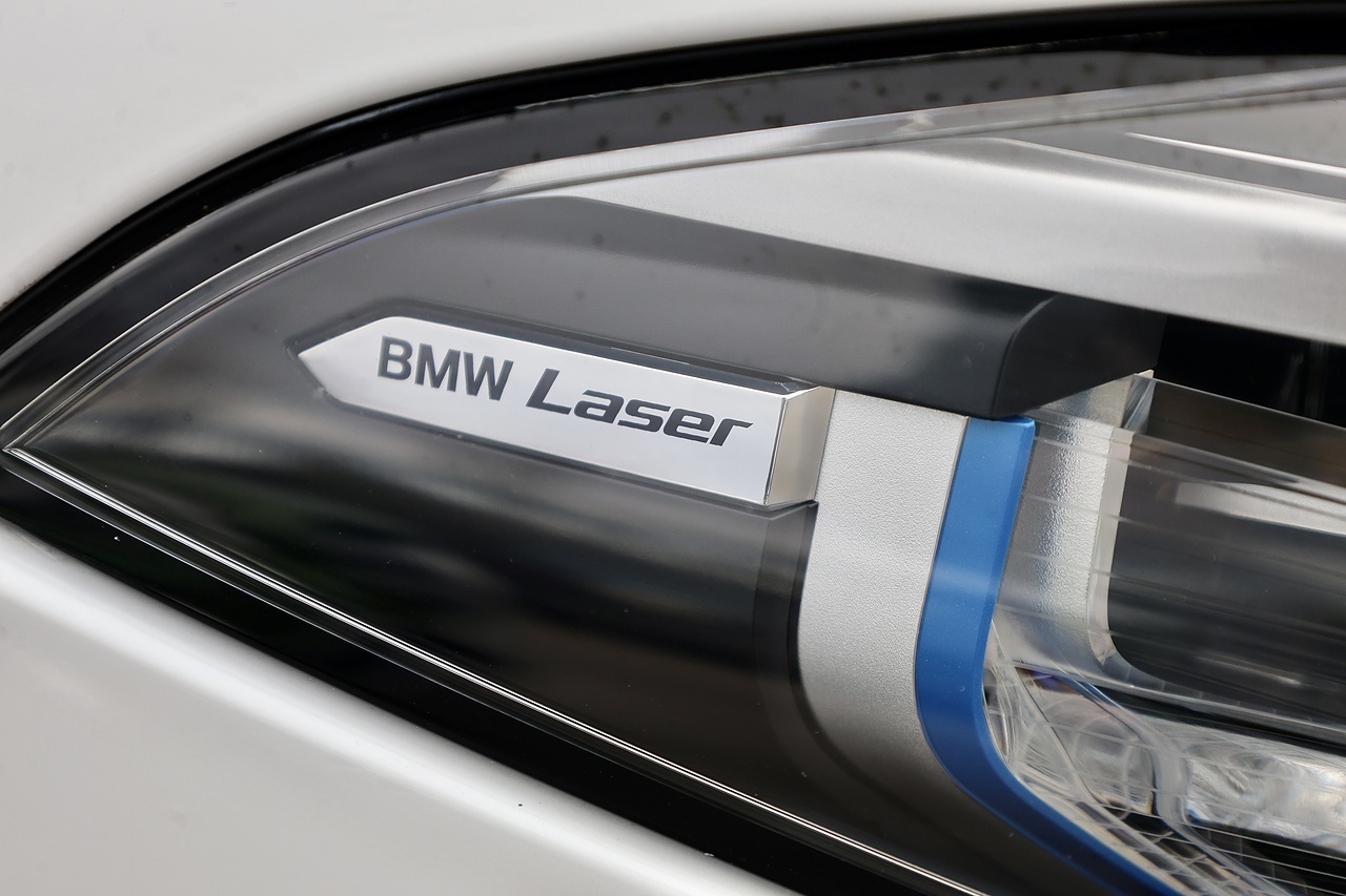 BMW 840d xDrive Full BMW Main Dealer History + Huge Specification - Large 12