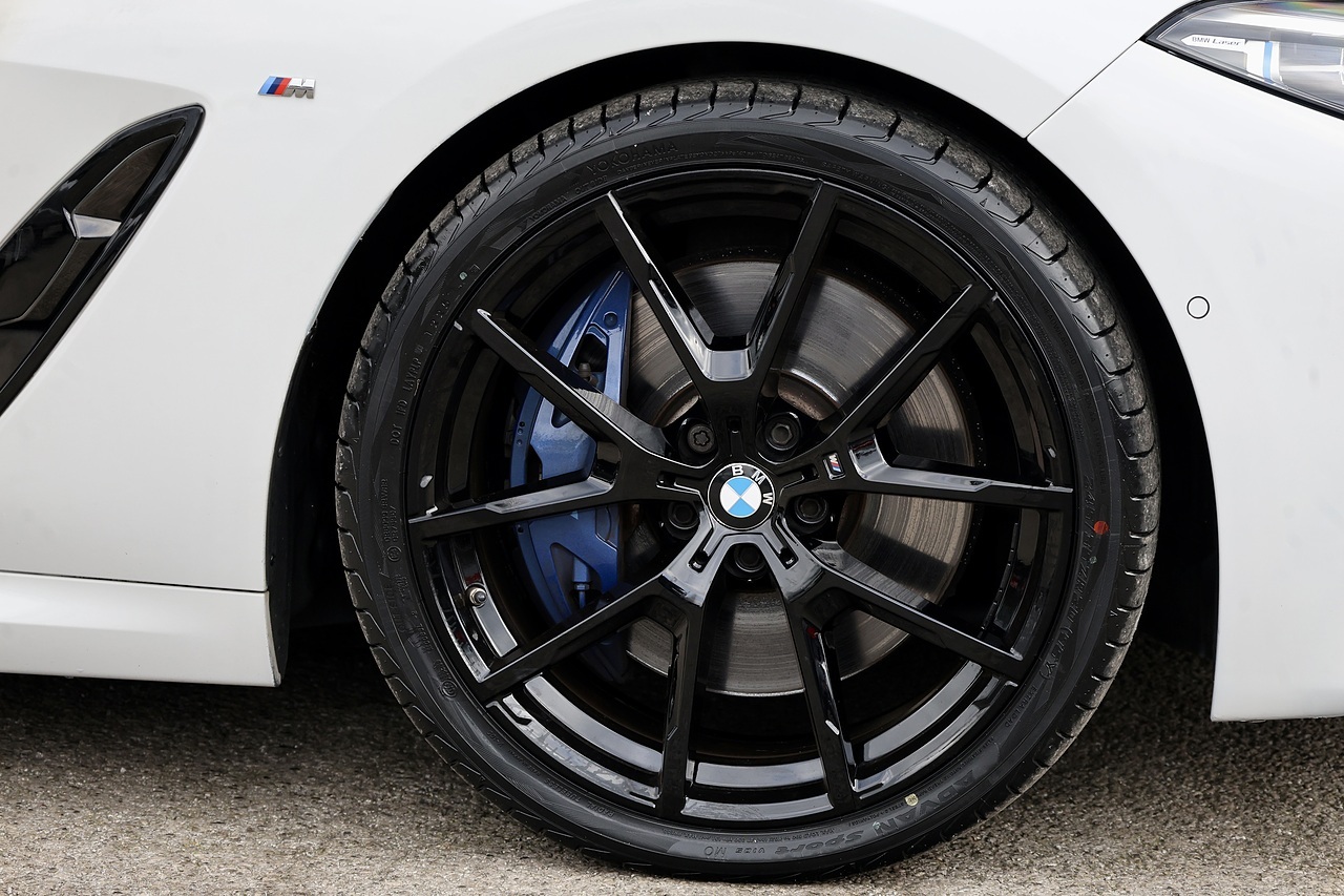 BMW 840d xDrive Full BMW Main Dealer History + Huge Specification - Large 37