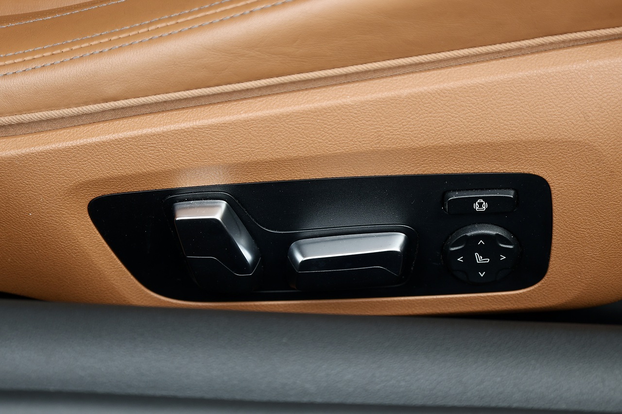 BMW 840d xDrive Full BMW Main Dealer History + Huge Specification - Large 22