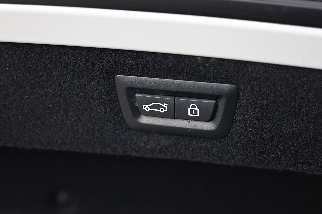 BMW 840d xDrive Full BMW Main Dealer History + Huge Specification - Large 32