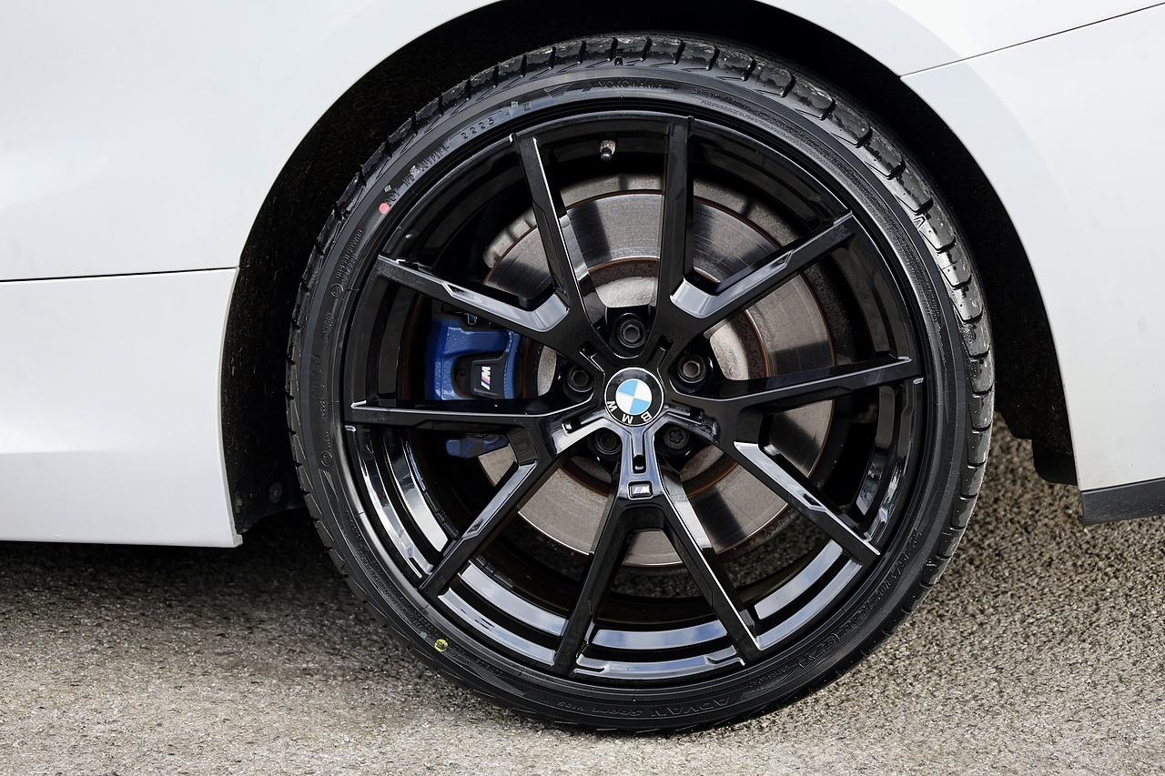 BMW 840d xDrive Full BMW Main Dealer History + Huge Specification - Large 39