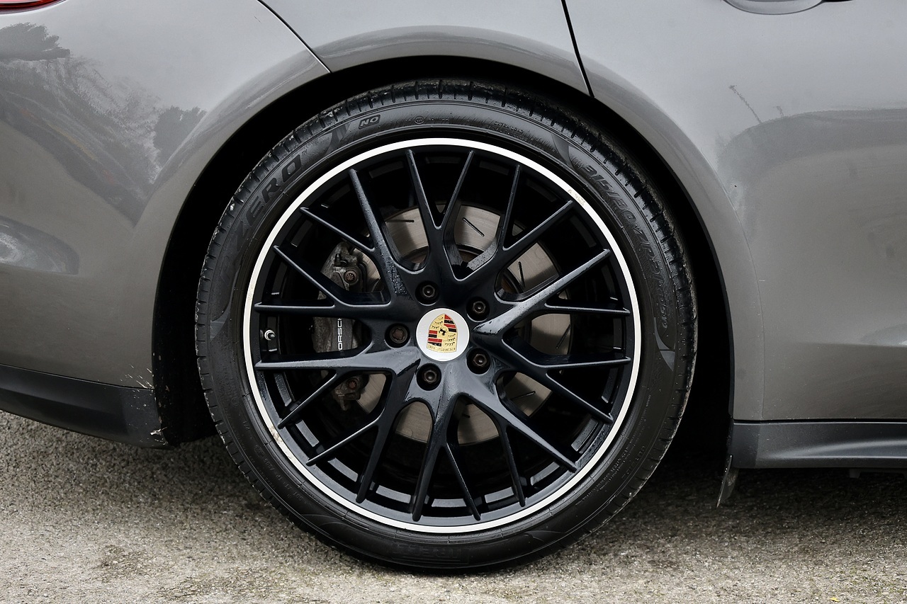 Porsche Panamera 4 Sport Turismo 2 Former Keepers + Full Service History + £81k List Price - Large 35