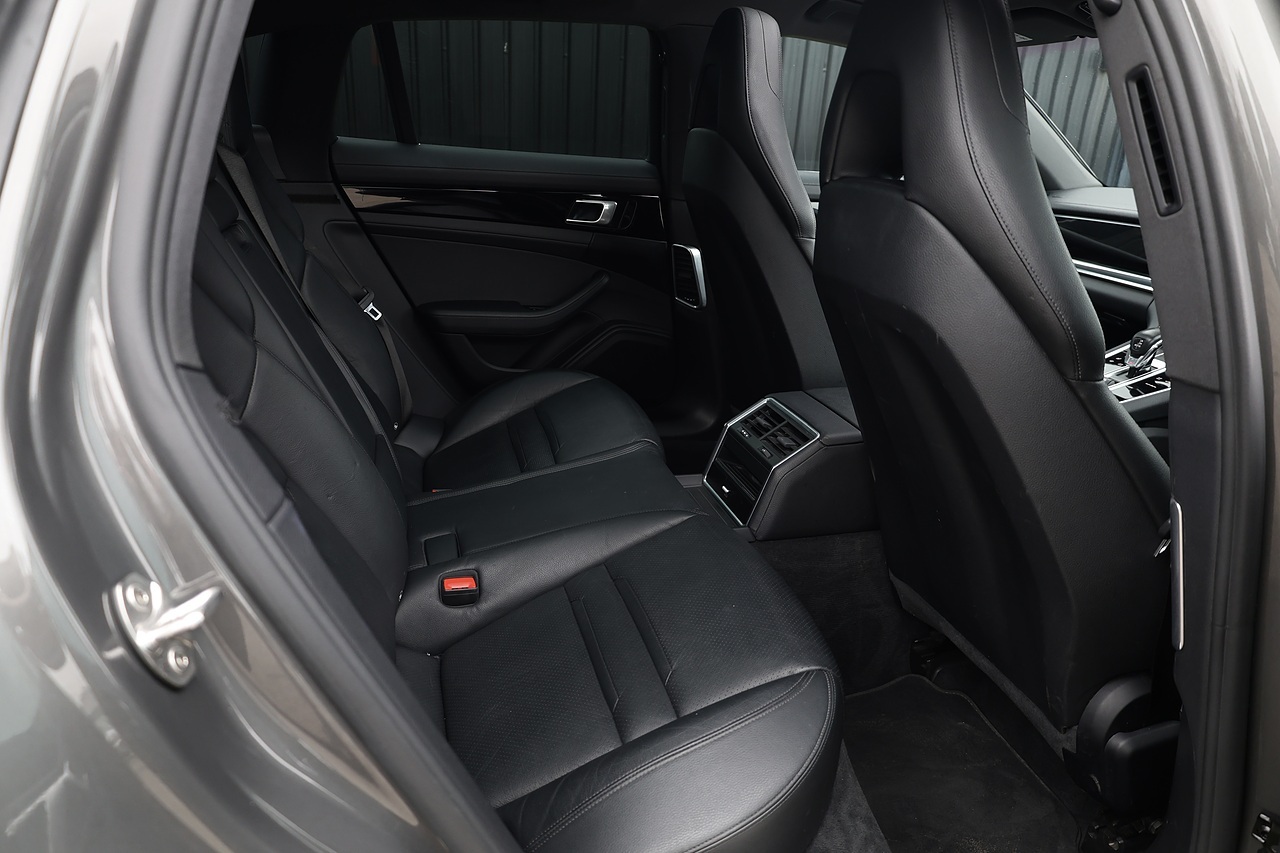 Porsche Panamera 4 Sport Turismo 2 Former Keepers + Full Service History + £81k List Price - Large 11