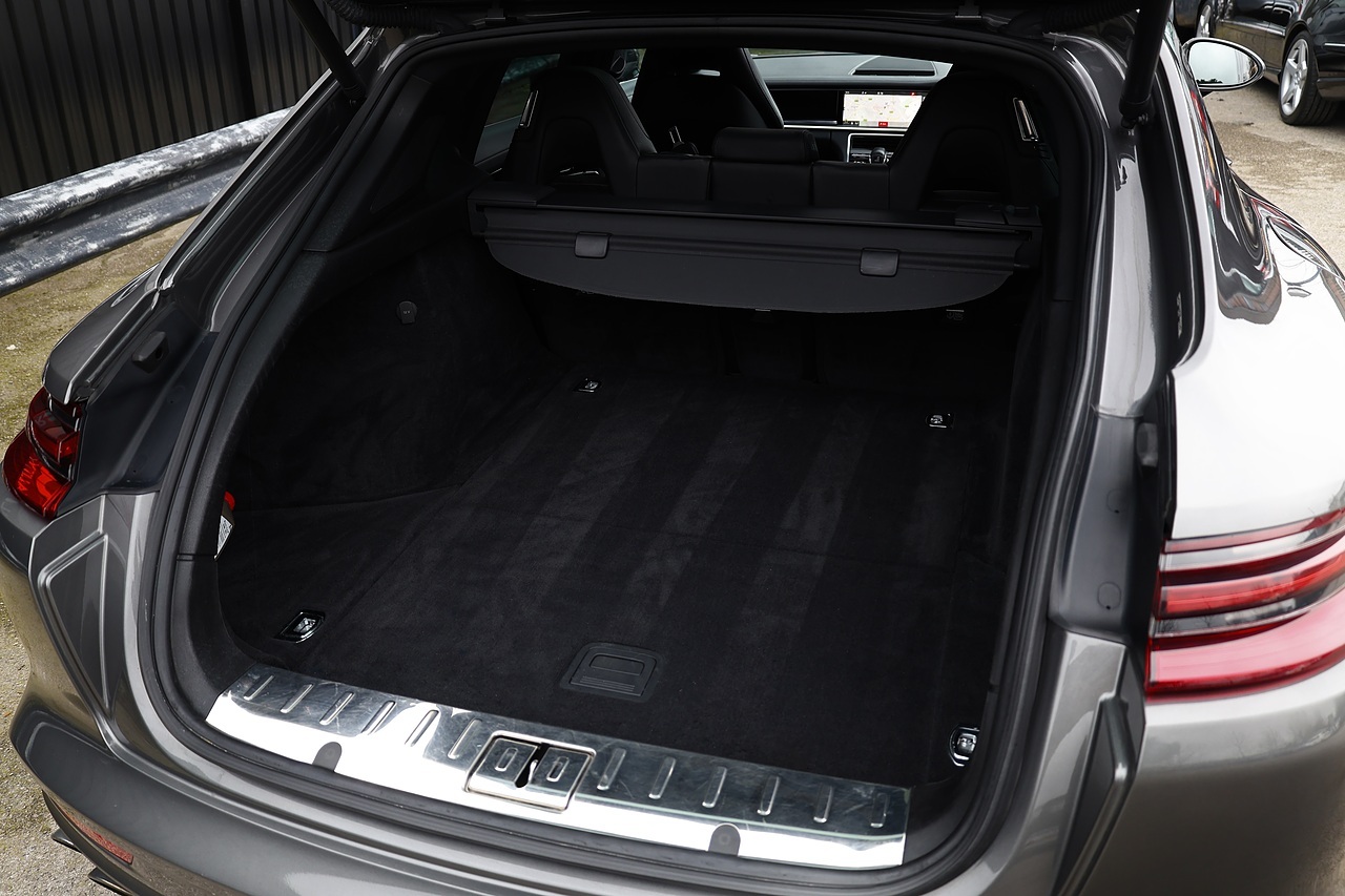 Porsche Panamera 4 Sport Turismo 2 Former Keepers + Full Service History + £81k List Price - Large 12