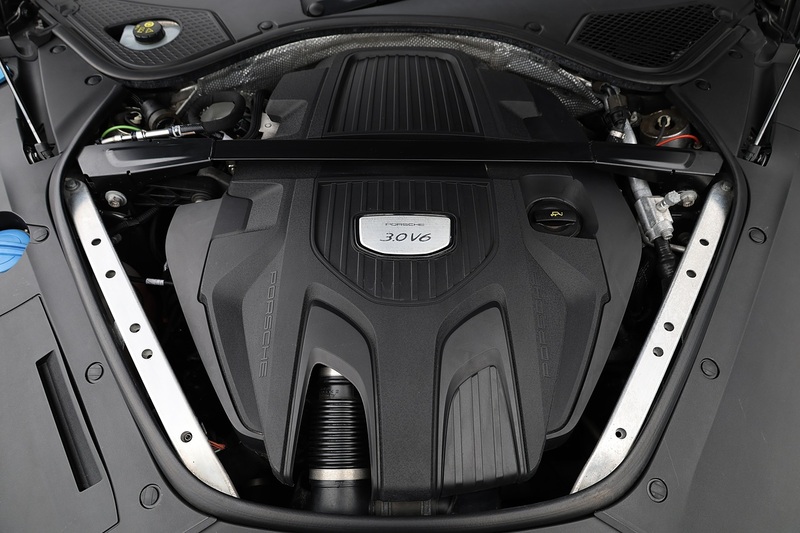 Porsche Panamera 4 Sport Turismo 2 Former Keepers + Full Service History + £81k List Price Image 22