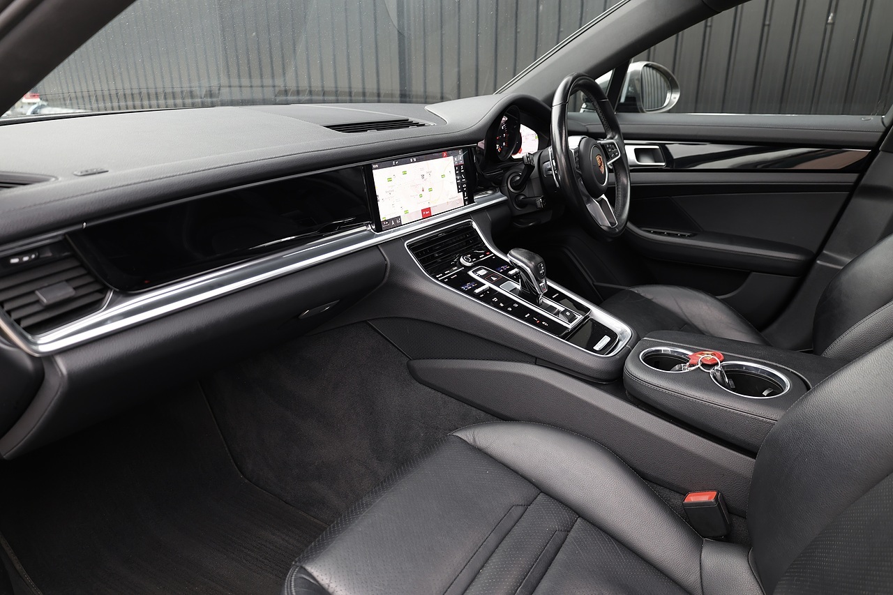 Porsche Panamera 4 Sport Turismo 2 Former Keepers + Full Service History + £81k List Price - Large 2